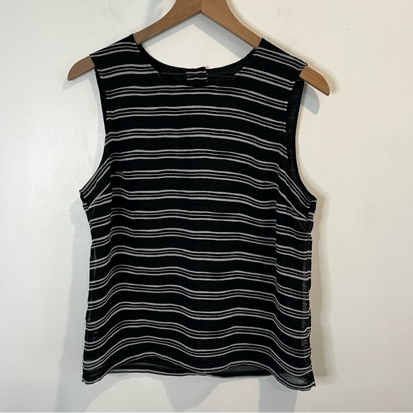 Women’s | Banana Republic Striped Sleeveless Top | Medium - Picture 3 of 9